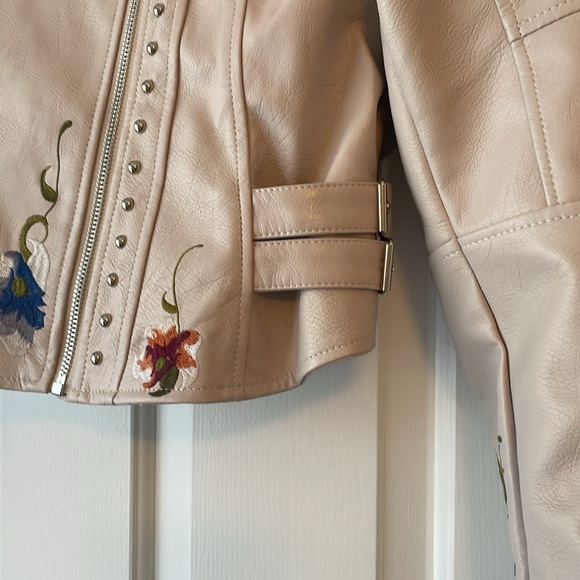 Vegan Embroidered Bomber Jacket. NNT
LRG. - Picture 4 of 6